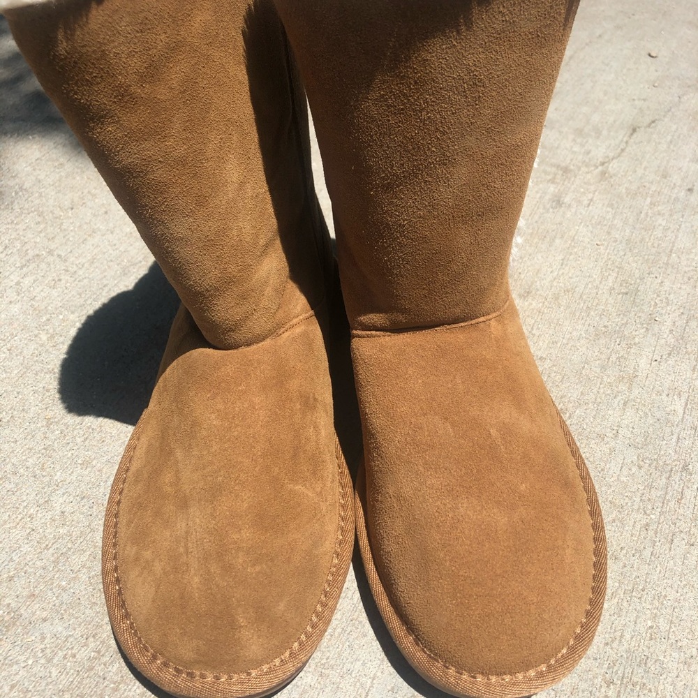 Cute uggs not name brand but still cute